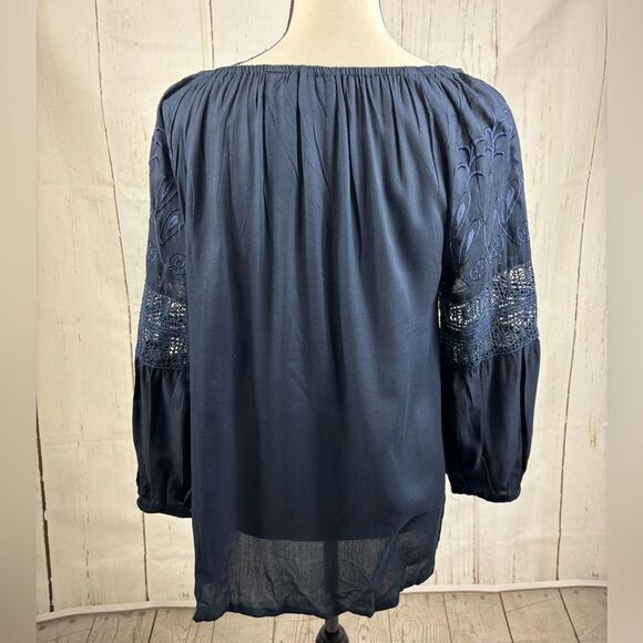 Anandas Collection Women’s Blouse Navy Embroidered Lace Rayon - Picture 5 of 6